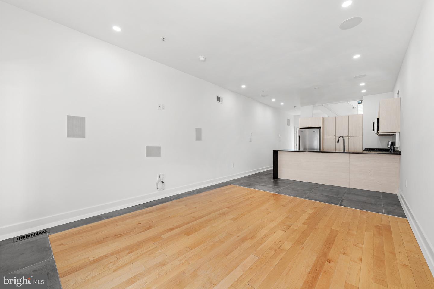 2300 E Dakota St Property Photo 4