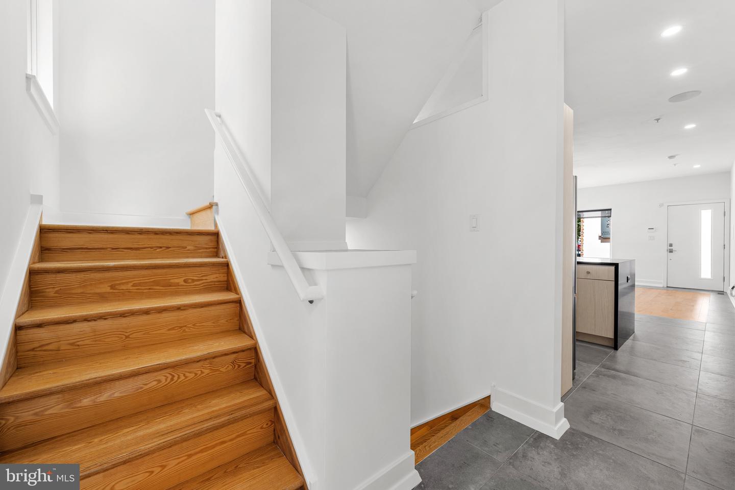 2300 E Dakota St Property Photo 11