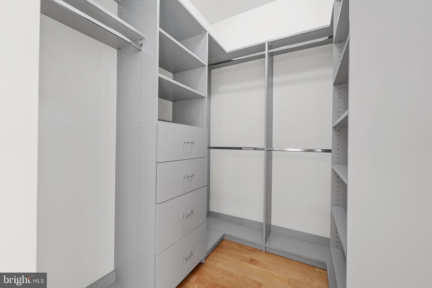 2300 E Dakota St Property Photo 18