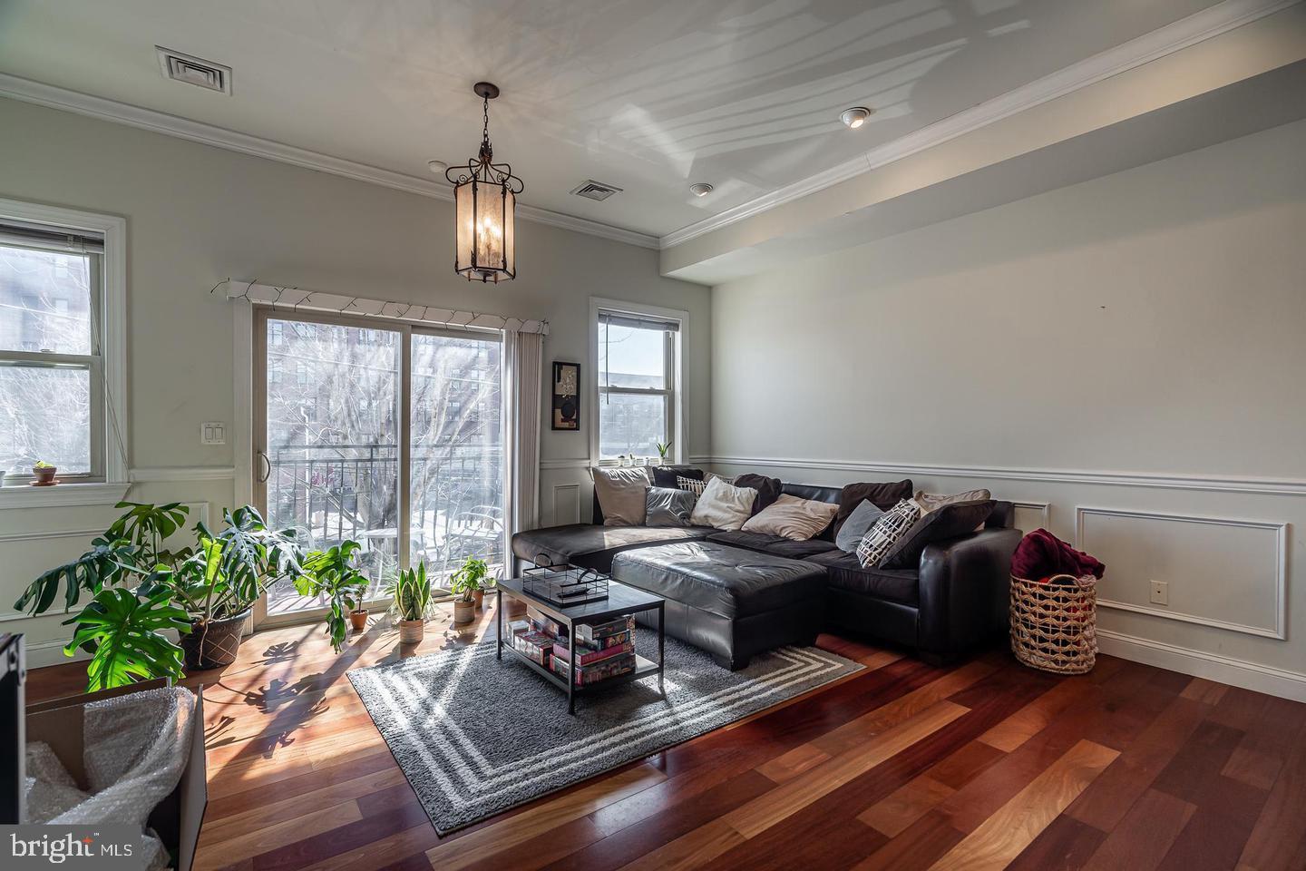 329 W Girard Ave #2nd Floor Property Photo 1