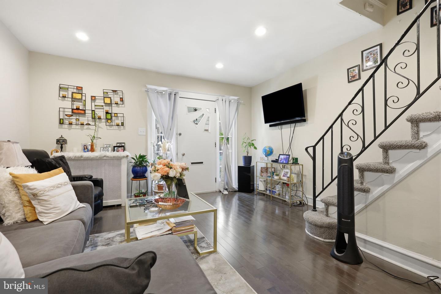 2047 E Rittenhouse St Property Photo 4