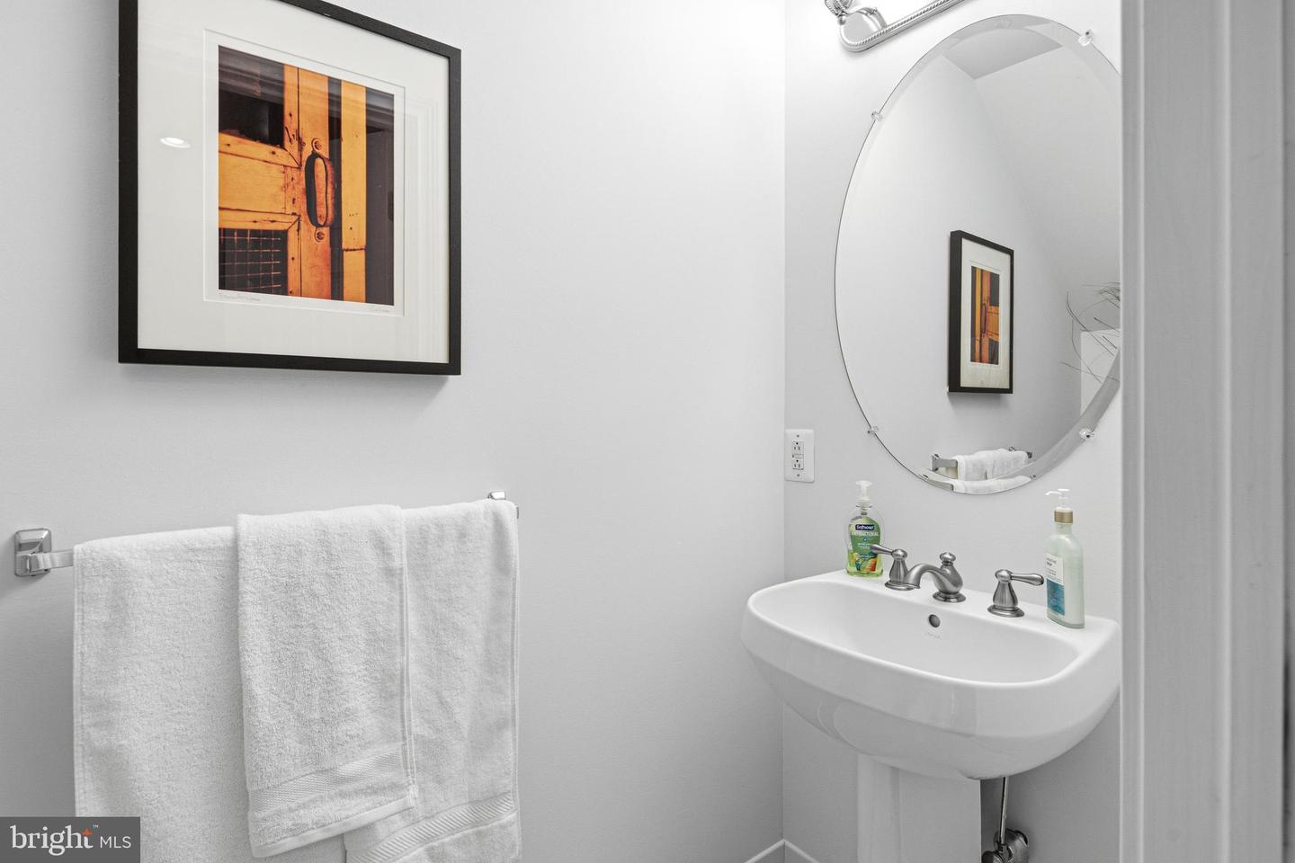 606 Admirals Way Property Photo 8