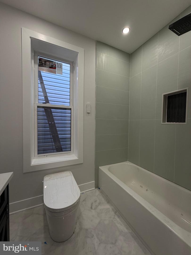 2507 W Master St Property Photo 6