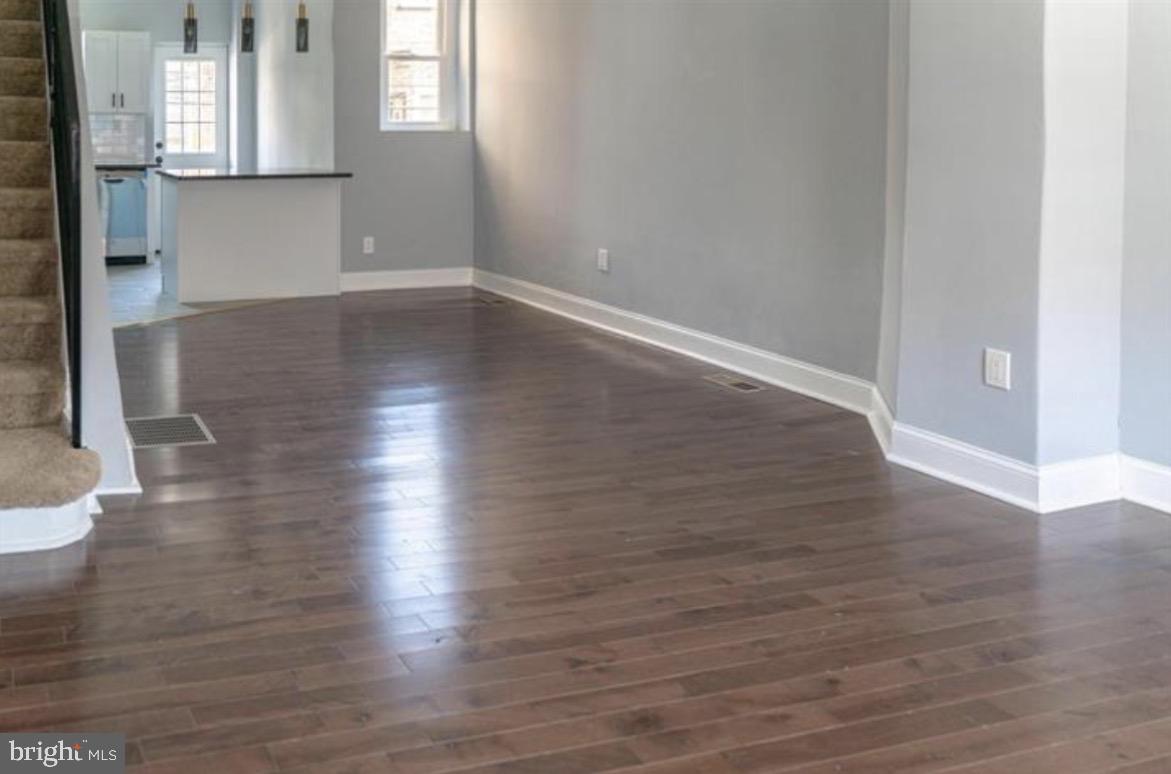 5530 Upland St Property Photo 3