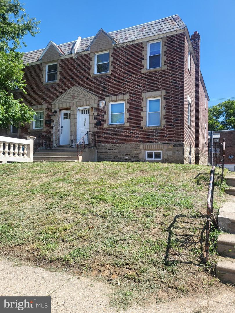 1037 Fanshawe St Property Photo 1