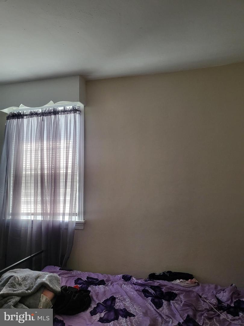 1037 Fanshawe St Property Photo 9