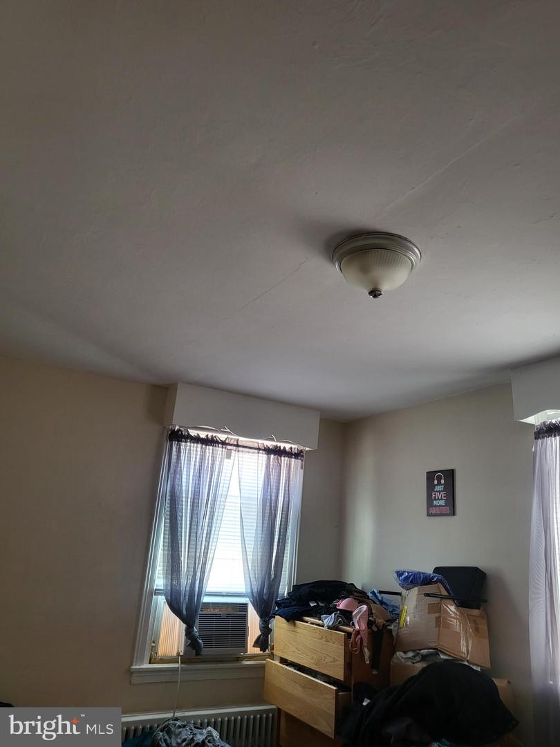 1037 Fanshawe St Property Photo 10