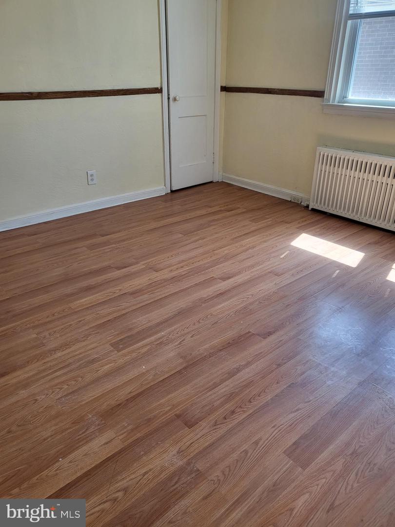 1037 Fanshawe St Property Photo 15
