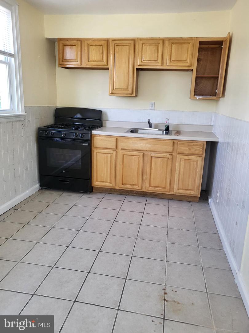 1037 Fanshawe St Property Photo 17