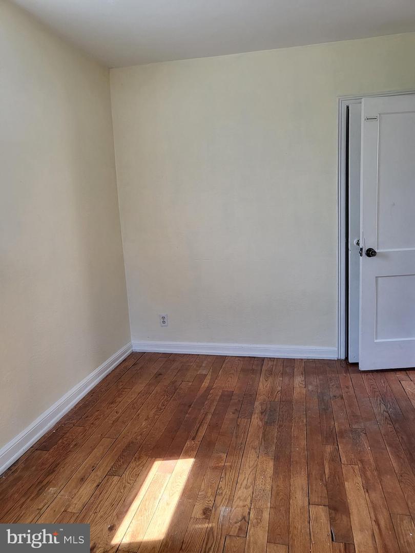 1037 Fanshawe St Property Photo 21