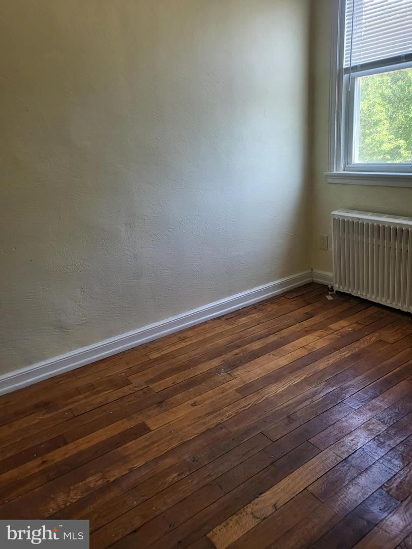 1037 Fanshawe St Property Photo 22
