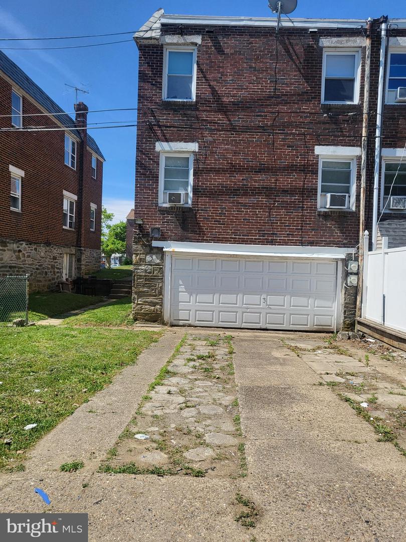 1037 Fanshawe St Property Photo 31