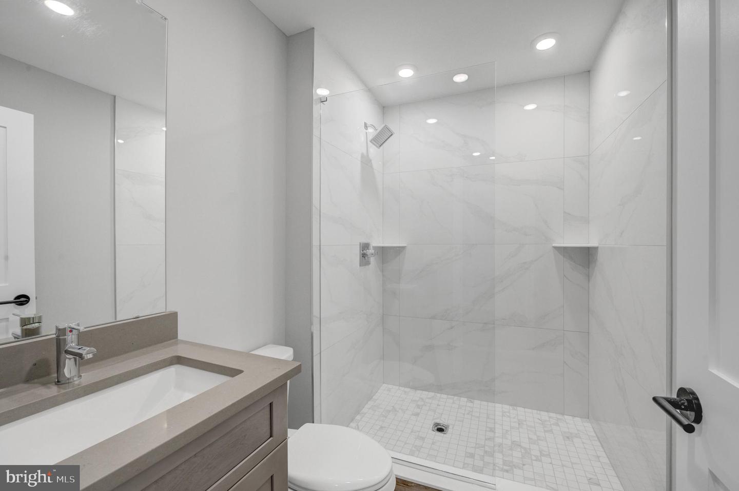 1205 S 15th St #1b Property Photo 11