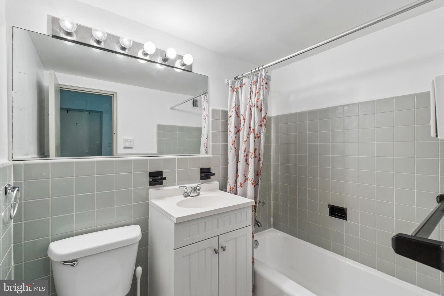 2101-17 Chestnut St #723 Property Photo 8