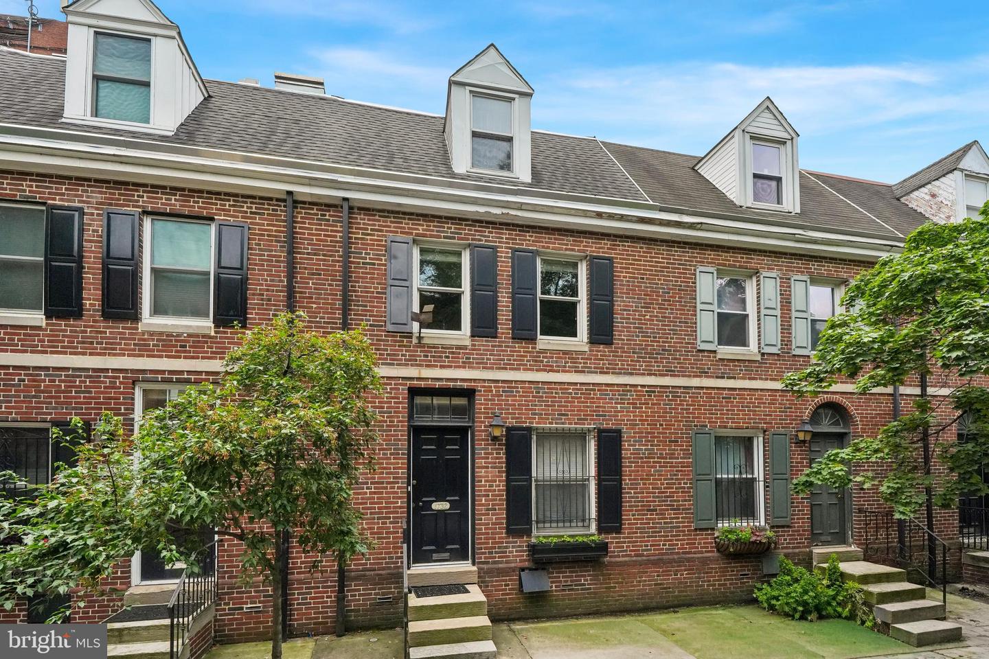 1732 Lombard St Property Photo 1