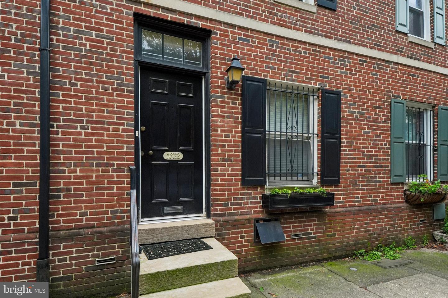 1732 Lombard St Property Photo 2