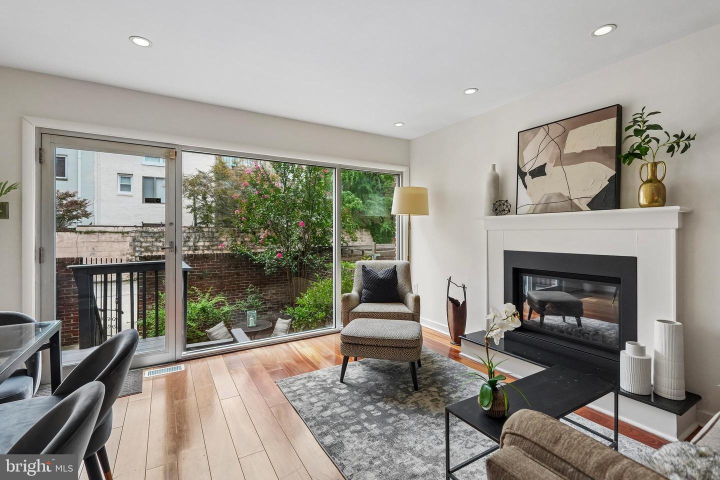 1732 Lombard St Property Photo 3