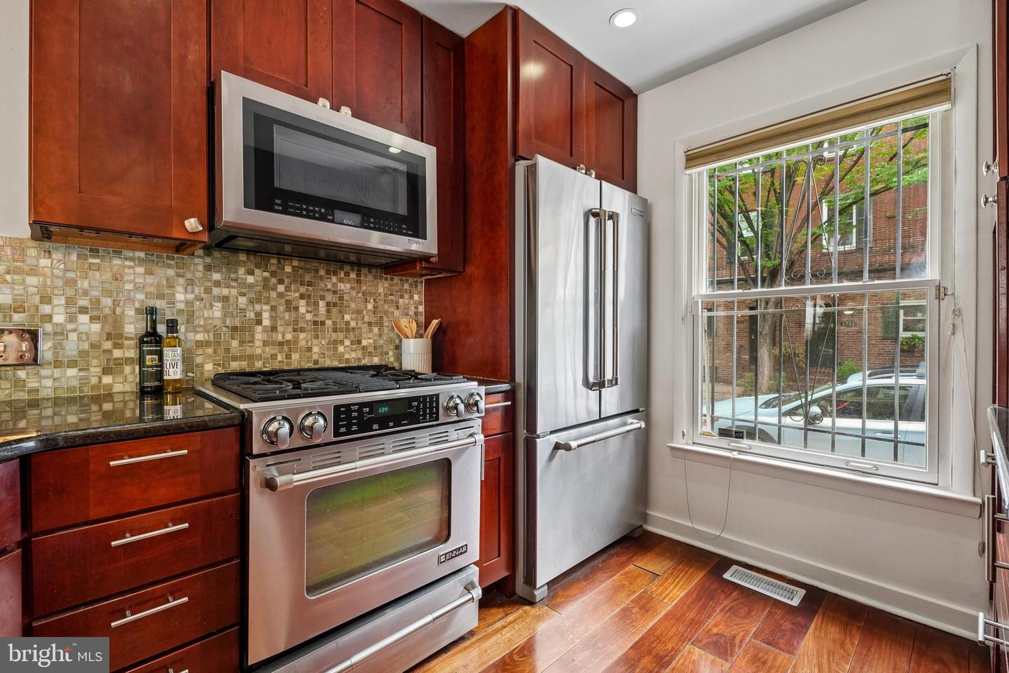 1732 Lombard St Property Photo 8