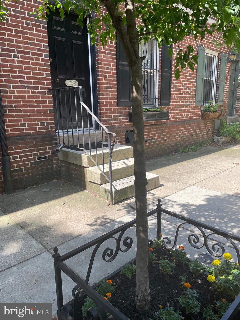 1732 Lombard St Property Photo 35