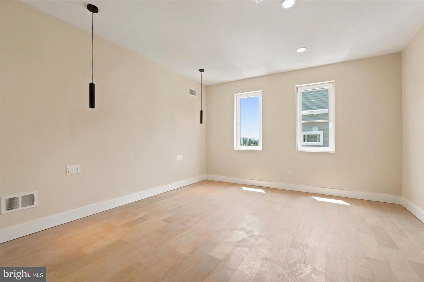 2440 E Harold St Property Photo 10