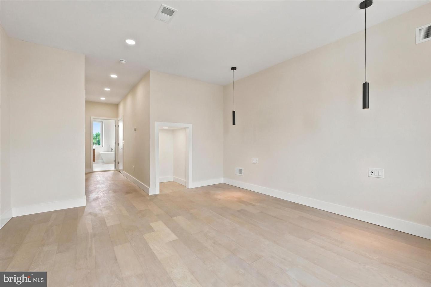 2440 E Harold St Property Photo 11