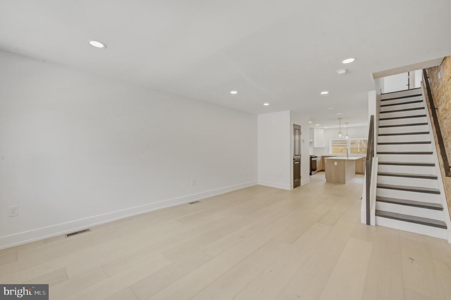1110 Pierce St Property Photo 4