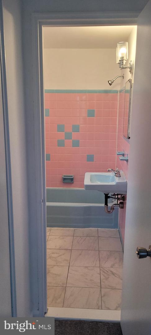 7712-14 Watson St #unit 3 Property Photo 7