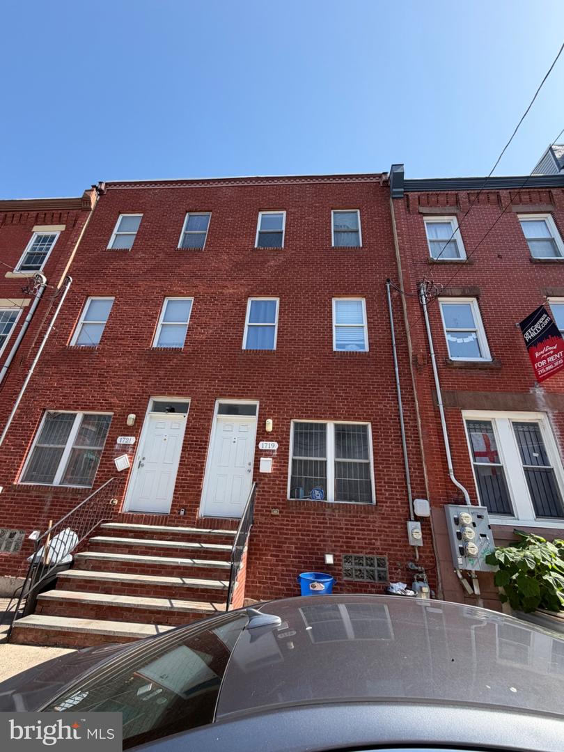 1719 W Berks St Property Photo 1