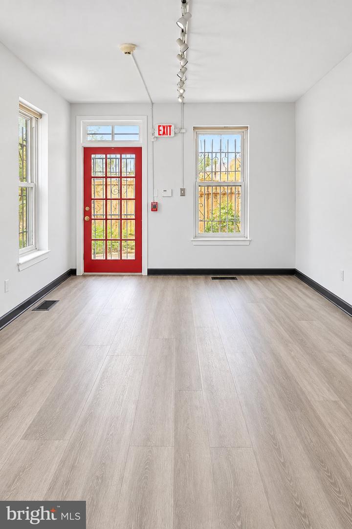 238 S 11th St #first Floor Property Photo 5