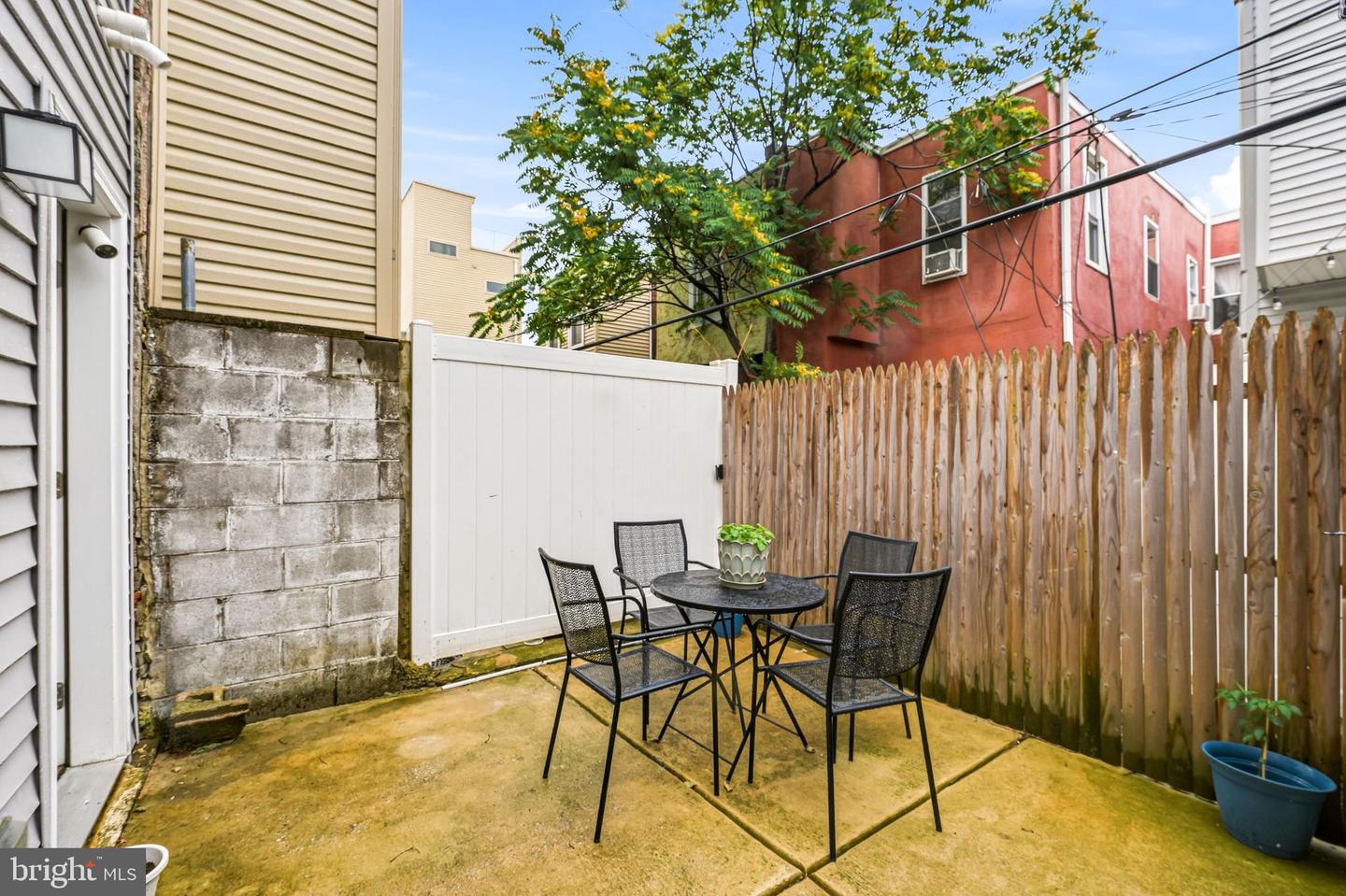 1939 Watkins St Property Photo 28