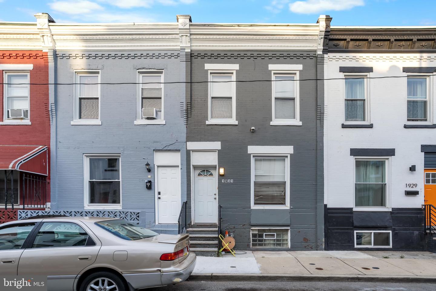 1931 N Patton St Property Photo 1