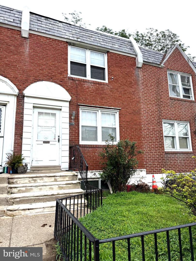 2037 ANCHOR ST Property Photo 1