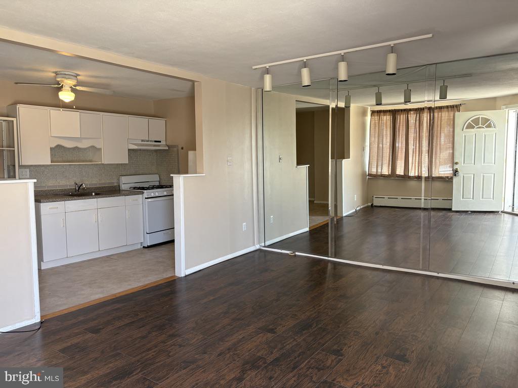 2842 S Iseminger St #1 Property Photo 2