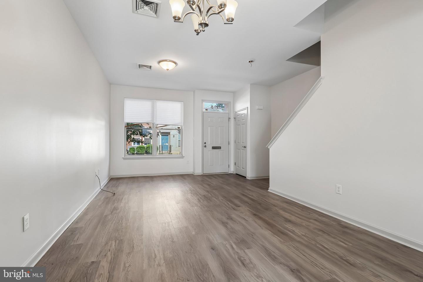 739 S 13th St #b Property Photo 4