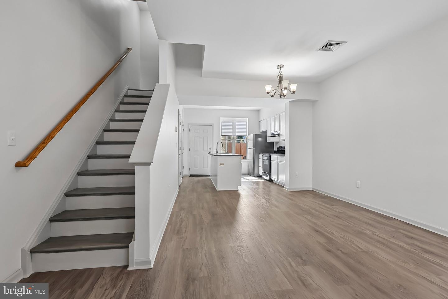 739 S 13th St #b Property Photo 6