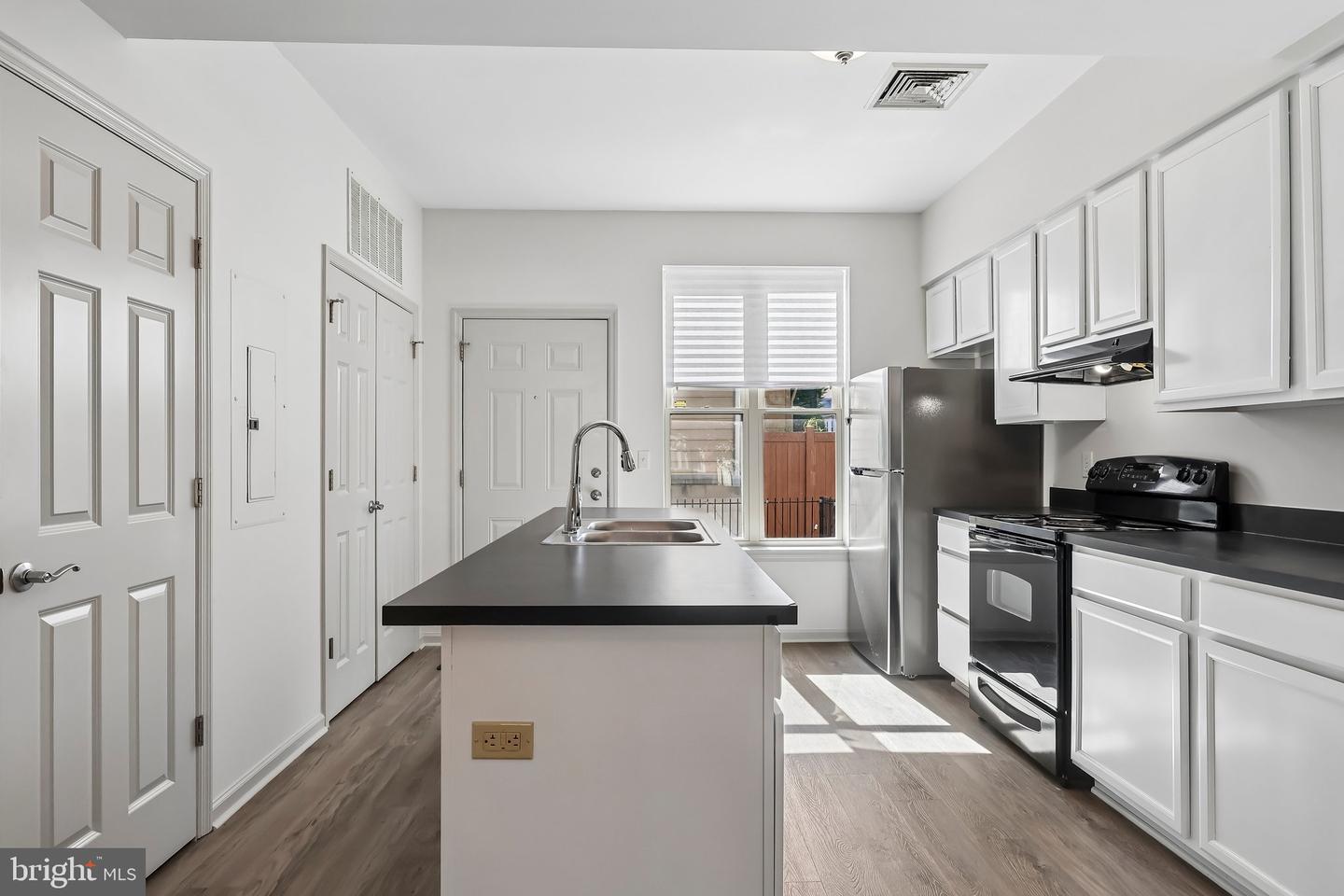 739 S 13th St #b Property Photo 9