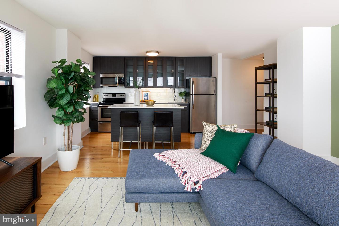 633 W RITTENHOUSE ST #2BR Property Photo 1