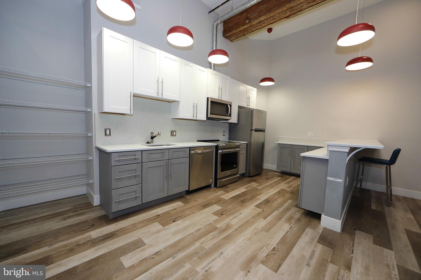 1822 E Glenwood #101 Property Photo 5