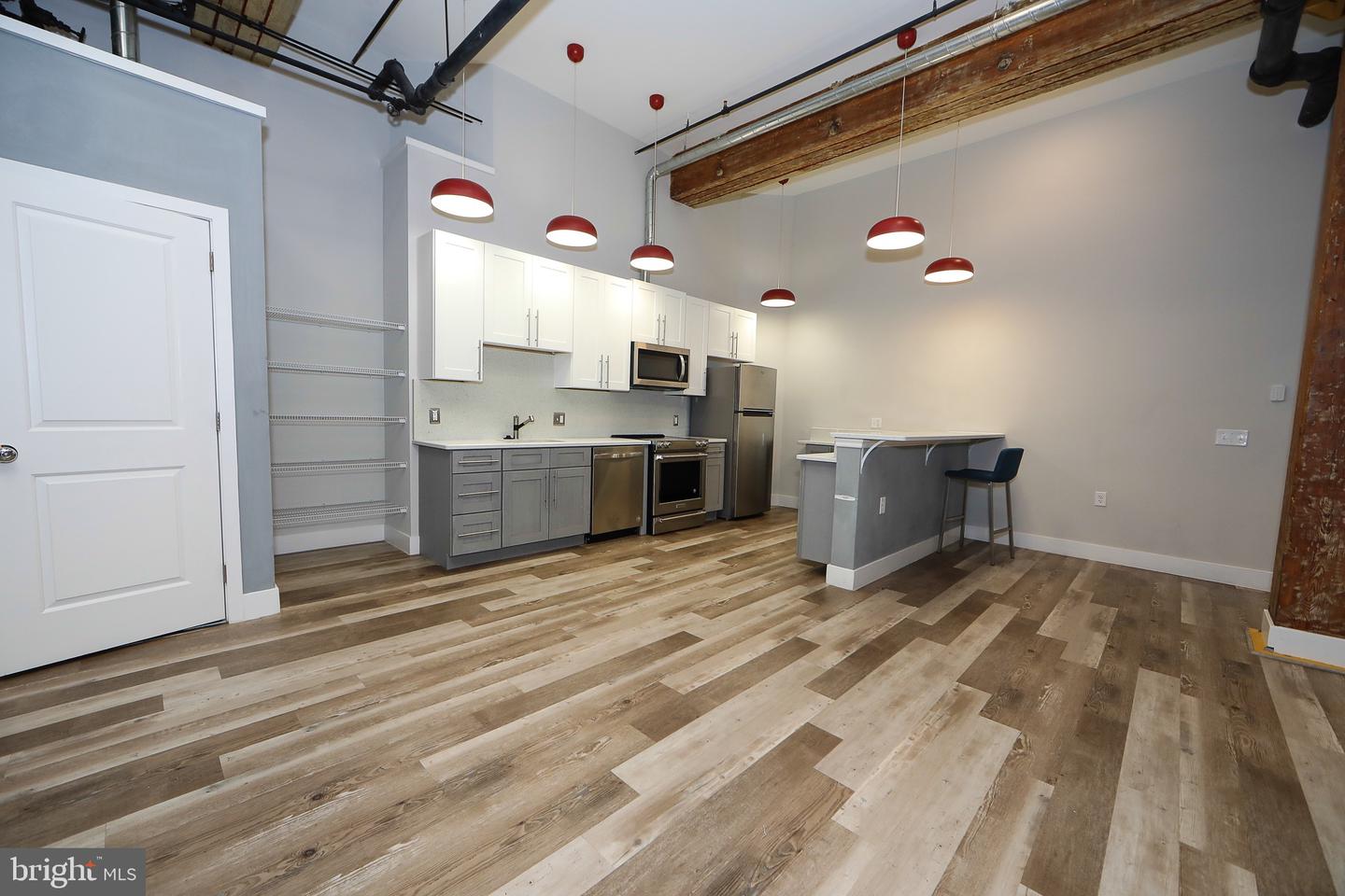 1822 E Glenwood #101 Property Photo 6
