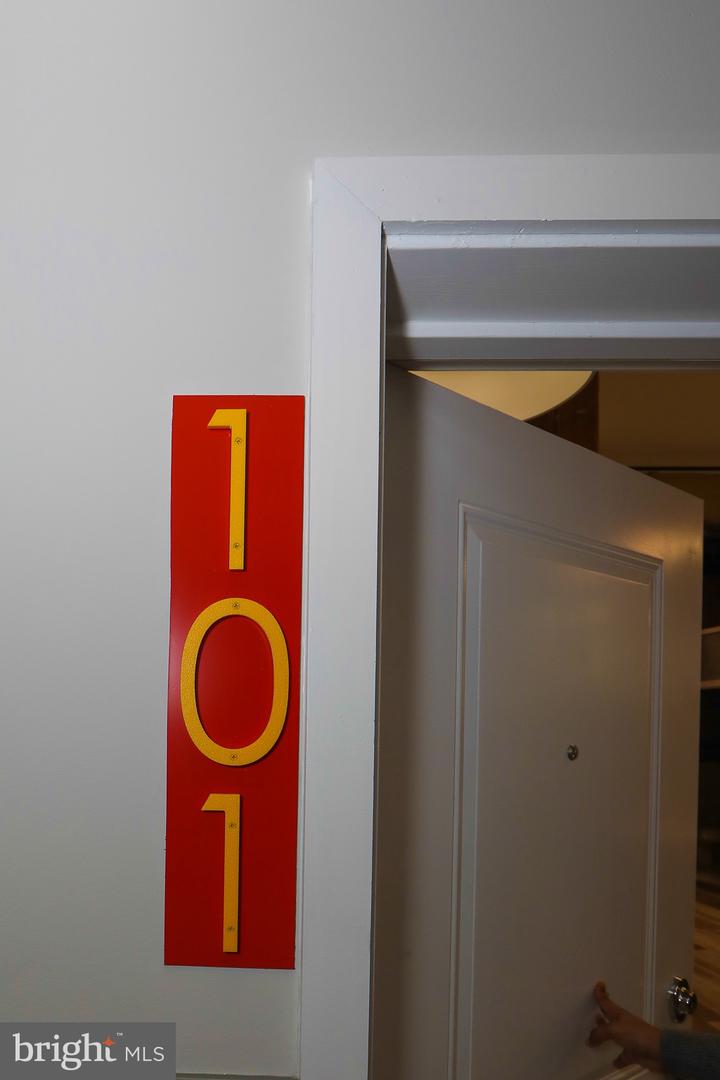 1822 E Glenwood #101 Property Photo 11