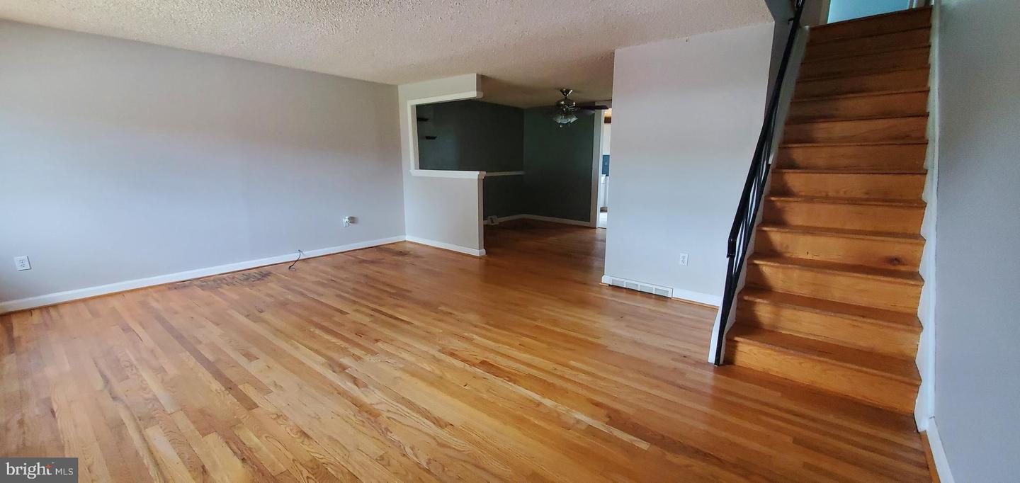 4401 Deerpath Ln Property Photo 4