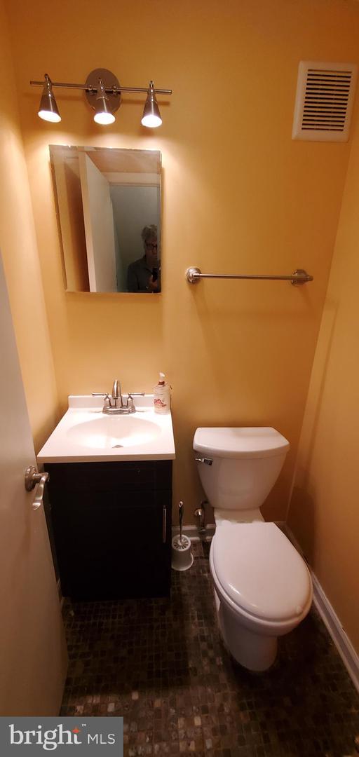 4401 Deerpath Ln Property Photo 9