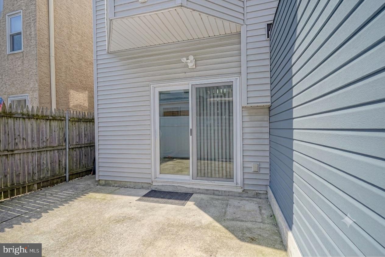151 Moore St Property Photo 9