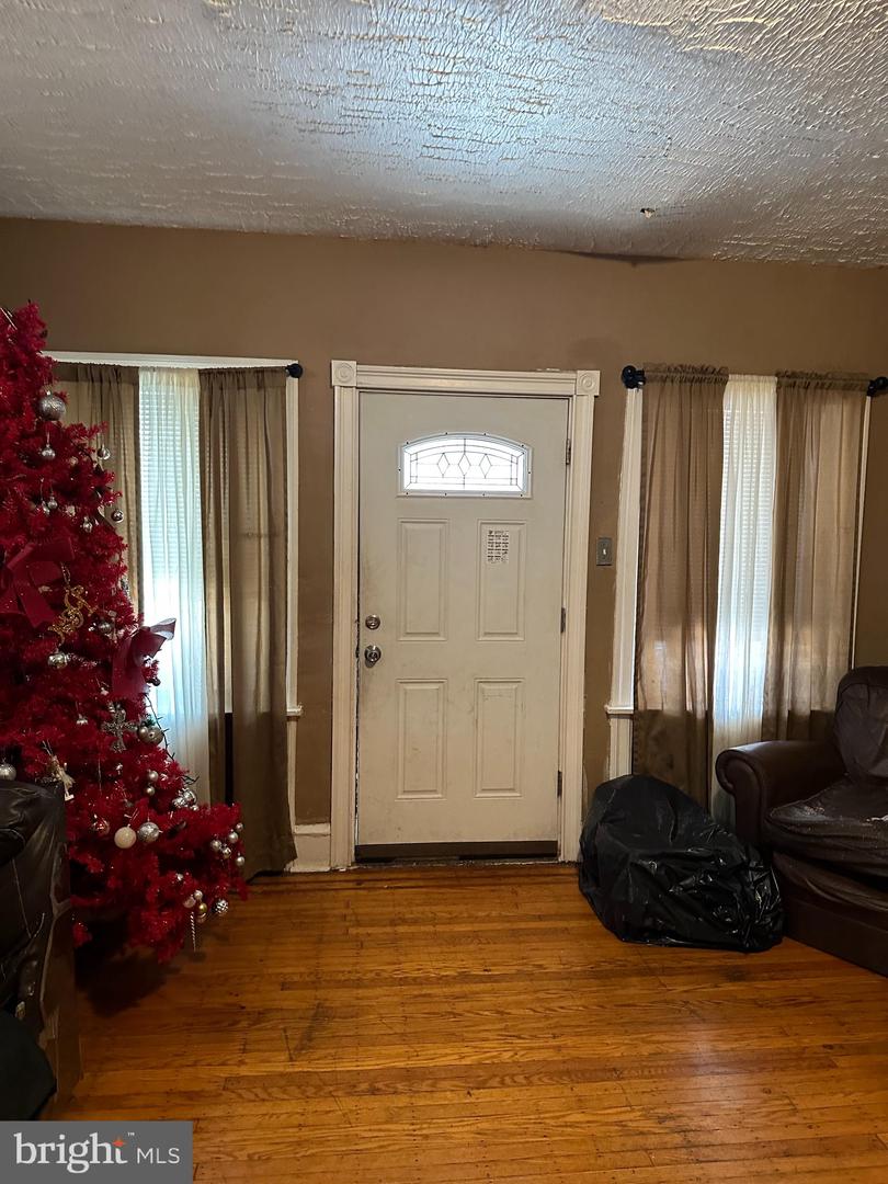 1425 Widener Pl Property Photo 2