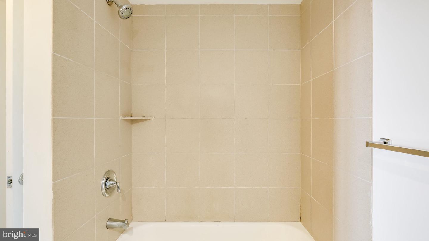 444 N 4th St #610 Property Photo 17