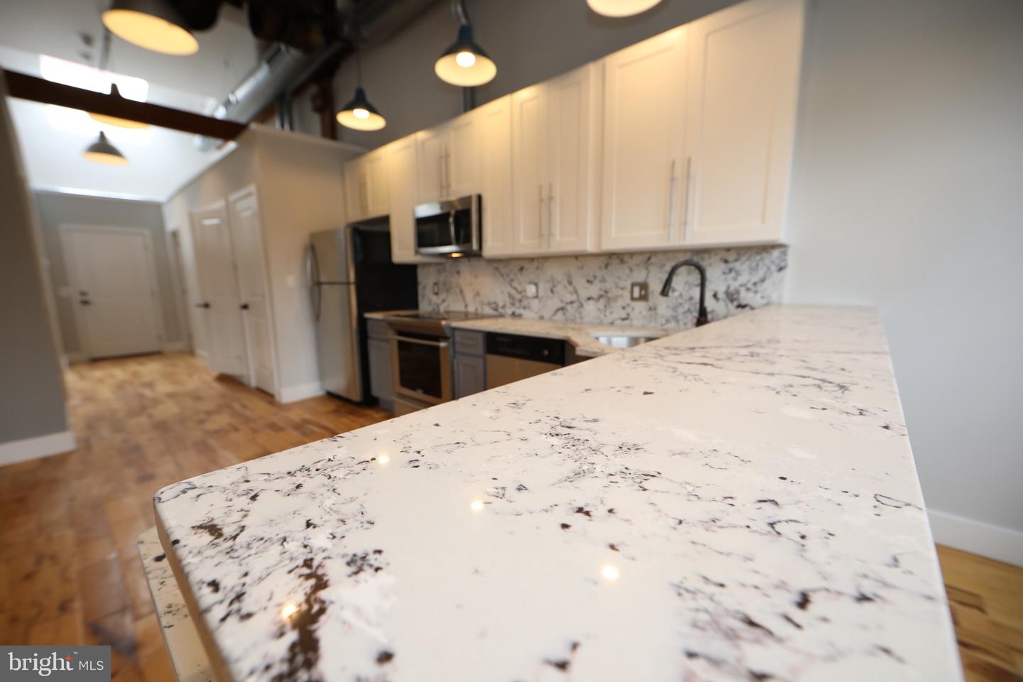 1822 E Glenwood #205 Property Photo 5