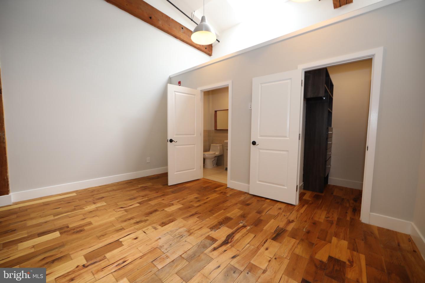 1822 E Glenwood #205 Property Photo 8