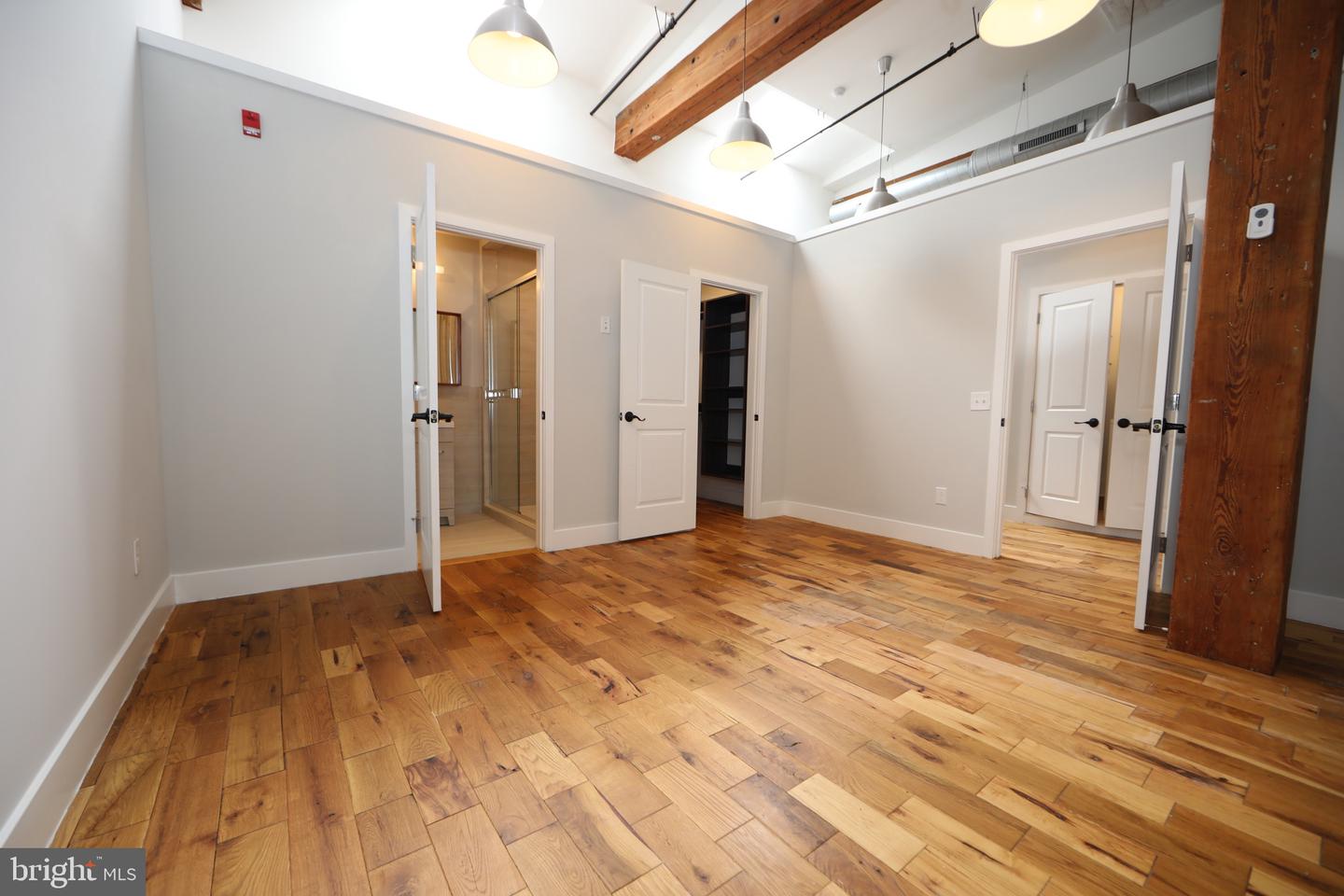1822 E Glenwood #205 Property Photo 9