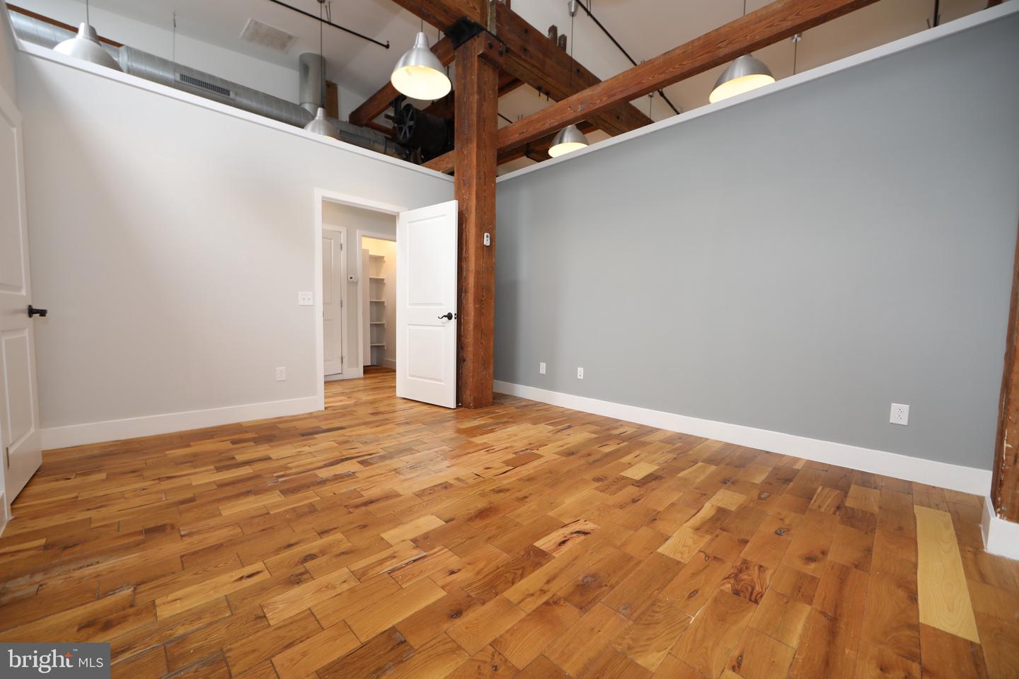 1822 E Glenwood #205 Property Photo 10