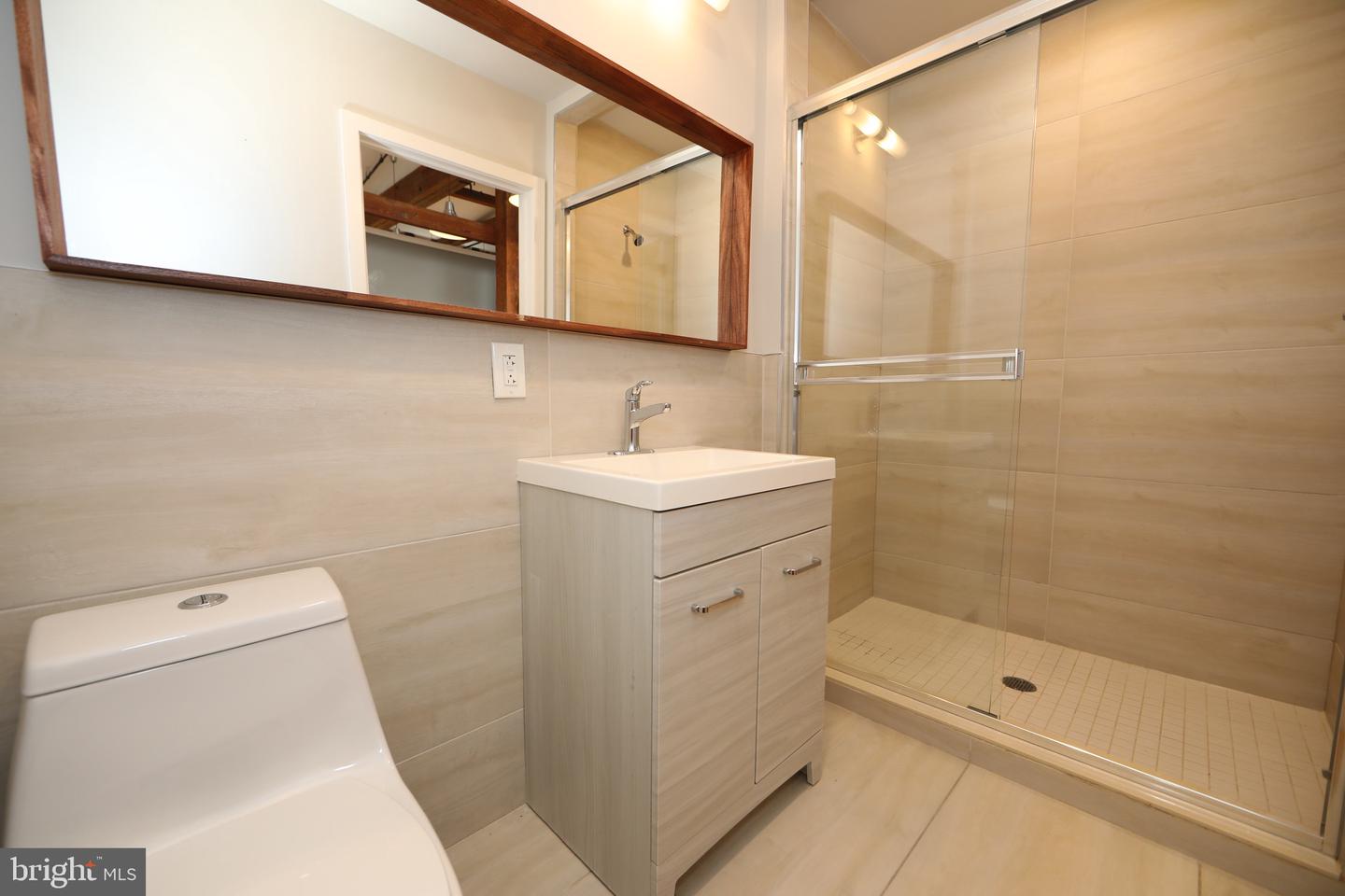 1822 E Glenwood #205 Property Photo 11